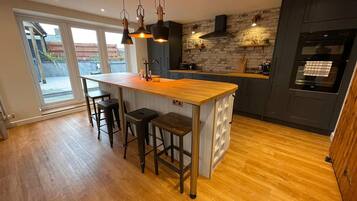 KylskÄp, mikrovÄgsugn, ugn och spishÀll