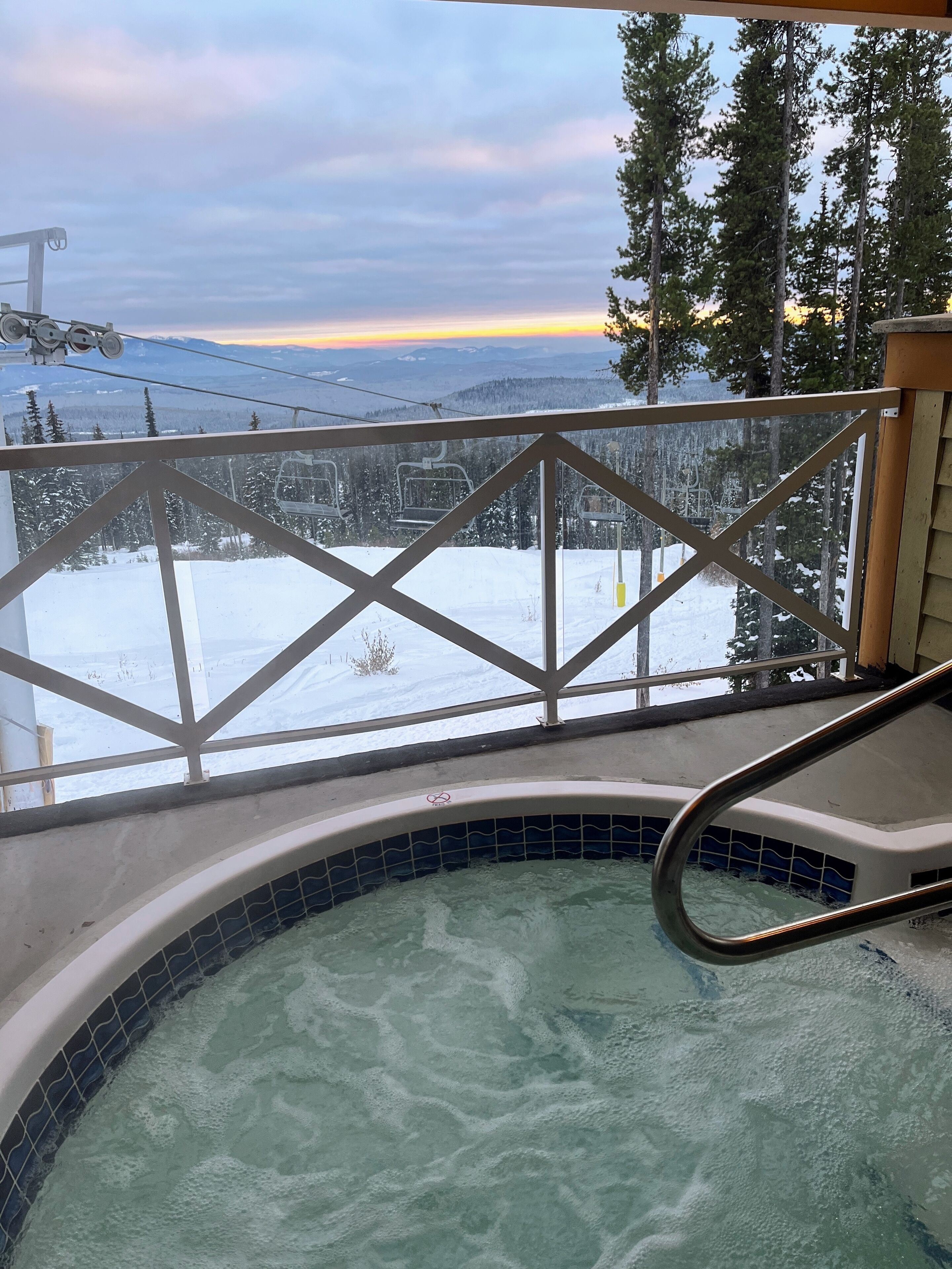 Shared Hot tub with a view, book your time slot in advance 