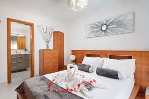 3 bedrooms, WiFi, bed sheets