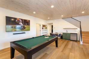 Game room - Scandinavian-Style Cabin in The Mountains (Boone)