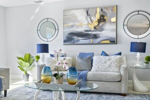 Smart TV, fireplace, books, offices - Chic Downtown Home - Location location location!! (West Palm Beach)