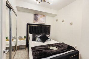 1 soverom, strykejern/-brett, wi-fi (inkludert) og sengetøy