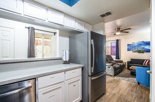 City Condo | Private kitchenette | Coffee/tea maker, cookware/dishes/utensils