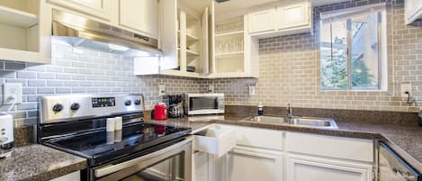 Appartamento familiare | Cucina privata | Macchina per tè/caffè, pentole/stoviglie/utensili