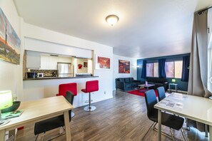 Apartamento Deluxe | Tabla de planchar con plancha y wifi gratis