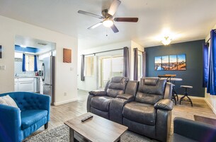 City Condo | Iron/ironing board, free WiFi