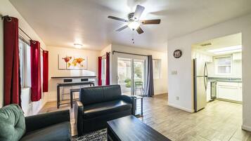 Condo exclusivo | Ferros/tábuas de passar roupa, Wi-Fi de cortesia