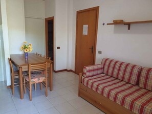 Interior - Holiday apartment Three-room apartment with 6 beds (Marina di Bibbona)