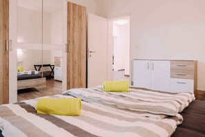 2 makuuhuonetta, vauvan matkasänky, internet