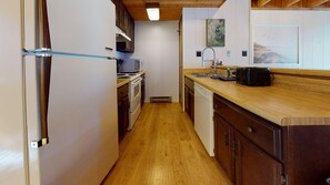 Fridge, microwave, oven, stovetop - Close to Lifts | Spacious | Fireplace | Crestview 12 (Angel Fire)