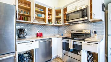 Exclusive Apartment | Private kitchen | Coffee/tea maker, cookware/dishes/utensils