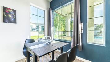 Design appartement | Dineren op de kamer