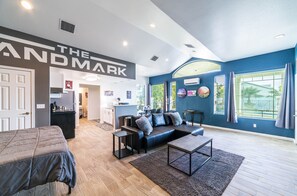 Design Apartment | Living area | TV - The Landmark Apartments (Coolidge)