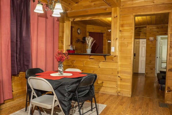 Dining - Peaceful Decor crafted Apartment 1 BEDROOM 2 BATHROOMS (Watertown)