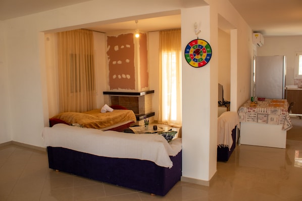 المنشأة من الداخل