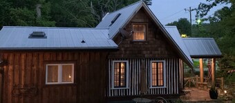 Authentic NC Log Cabin~Pond View~Hot Tub~FRESH EGGS