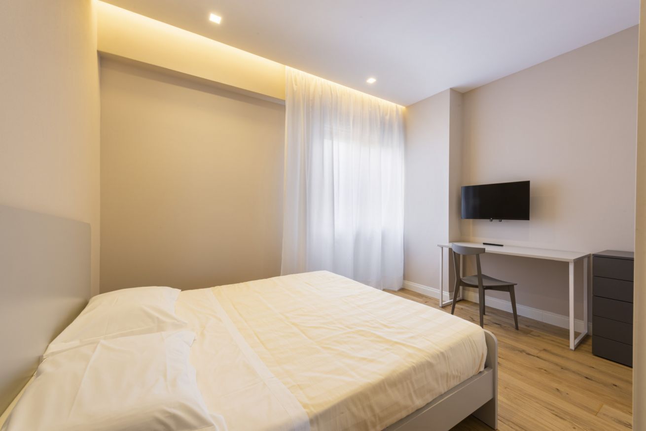 2 bedrooms, desk, iron/ironing board, WiFi