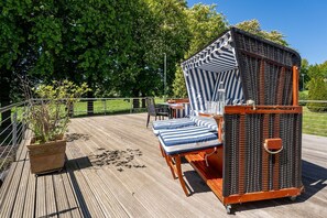 Unclassified image, 2 of 63, button