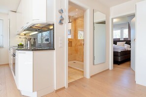 Refrigerador, horno, parrilla de estufa y lavavajillas 