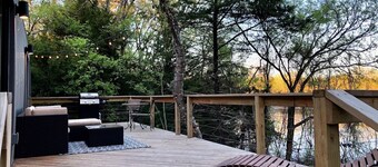 Shipping Container Home with Waterfront View ✨ 45 min from Dallas