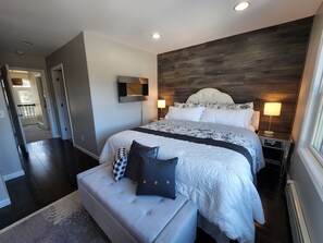 5 bedrooms, free WiFi, bed sheets - Beautiful waterfront retreat with kayaks and bikes (Marquette)