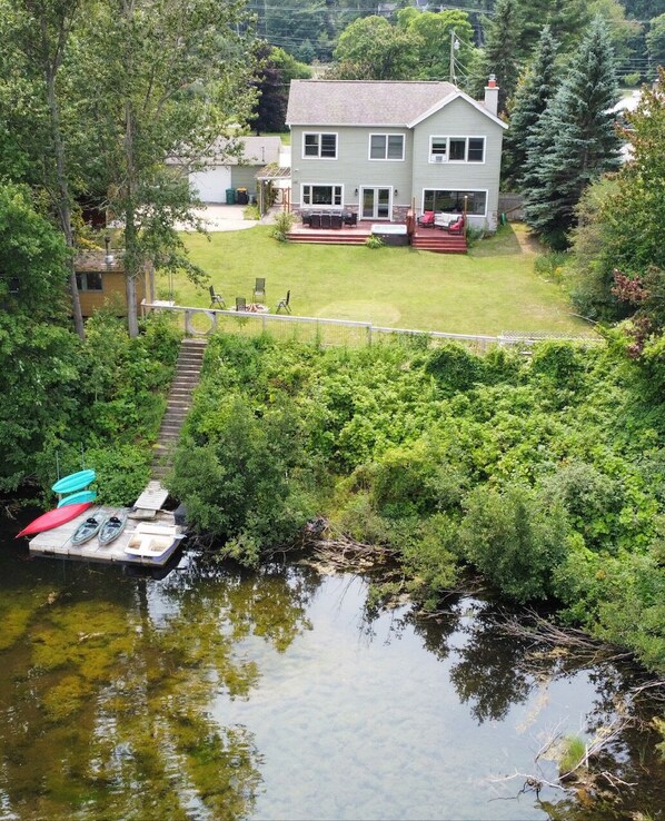 Exterior - Beautiful waterfront retreat with kayaks and bikes (Marquette)