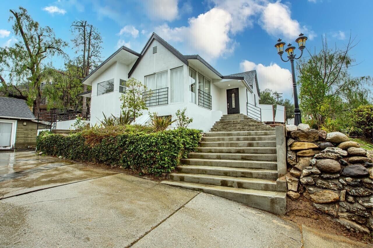 Hill side modern villa sauna,BBQ, ByTOPENGA UNIVERSAL MALIBU CLABASASS
