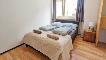 2 bedrooms, iron/ironing board, WiFi, bed sheets