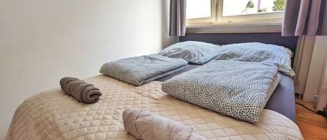 2 bedrooms, iron/ironing board, WiFi, bed sheets