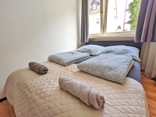 2 Bed Flat - Sleeps 3 - Pets - Parking - Wifi