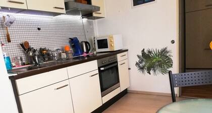 2 Bed Flat - Sleeps 3 - Pets - Parking - Wifi