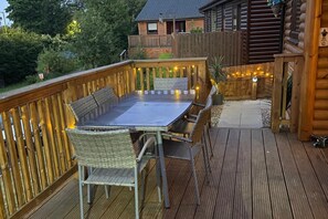 Outdoor dining - Blairgowrie Luxury 3 Bed Lodge with Hot Tub (Blairgowrie)