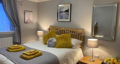 Blairgowrie Luxury 3 Bed Lodge with Hot Tub