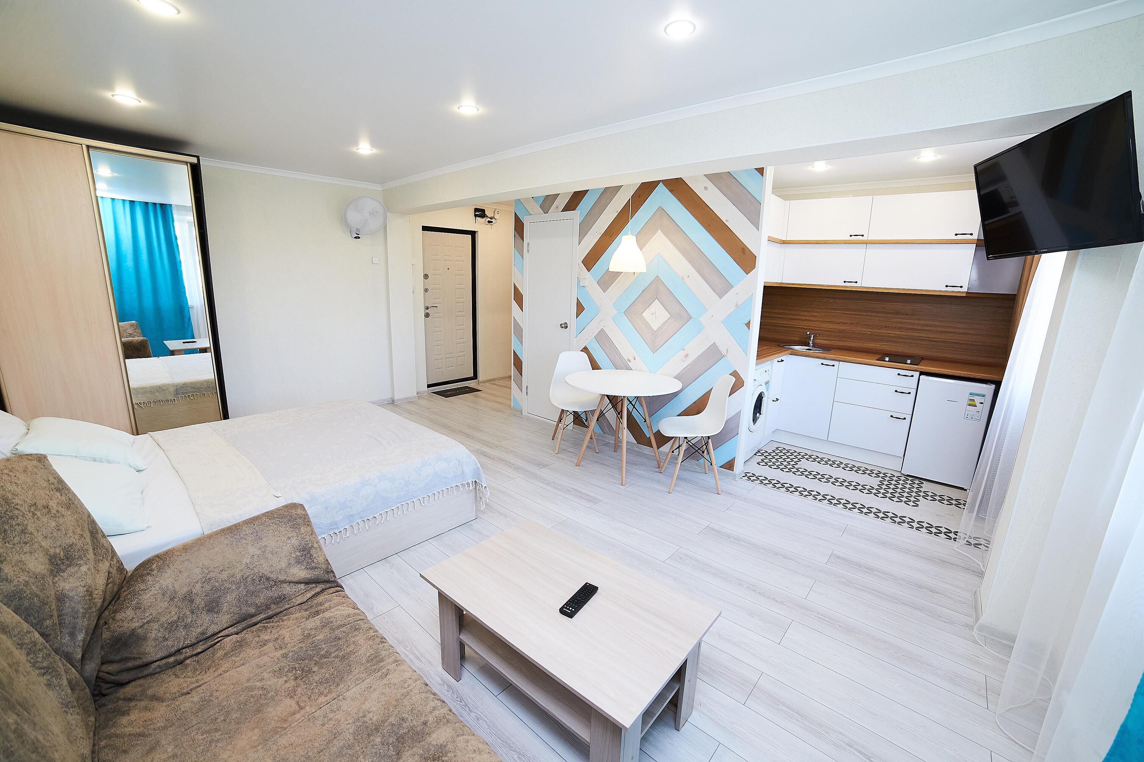 Design-Studiosuite | Schreibtisch, laptopgeeigneter Arbeitsplatz, Bügeleisen/Bügelbrett