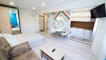 Design-Studiosuite | Schreibtisch, laptopgeeigneter Arbeitsplatz, Bügeleisen/Bügelbrett