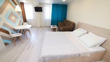 Design-Studiosuite | Schreibtisch, laptopgeeigneter Arbeitsplatz, Bügeleisen/Bügelbrett