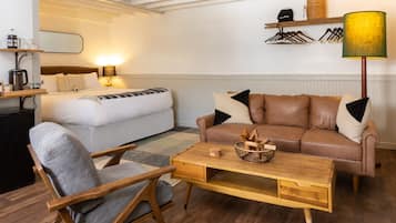 Superior Room, 1 King Bed | Minibar, iron/ironing board, free WiFi, bed sheets