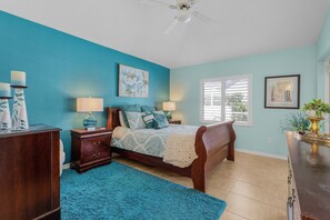 3 bedrooms, desk, WiFi, bed sheets