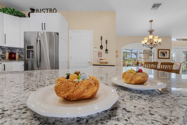 Dining - Quaint and Cozy, Large backyard with Heated Pool - Villa Seagulls Nest -Roelens Vacations (Cape Coral)