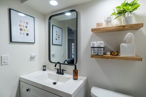 Combined shower/bathtub, hair dryer, towels, soap