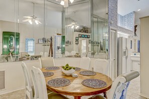 Dining - Screened In Private Pool | Summer Beach Home | Short Walk to the Beach (Fernandina Beach)