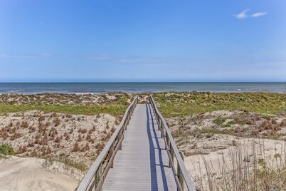 Screened In Private Pool | Summer Beach Home | Short Walk to the Beach