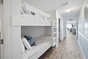 1 chambre, fer et planche à repasser, accès au Wi-Fi (inclus)