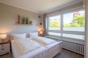 3 Schlafzimmer, Zimmersafe, Schreibtisch, WLAN