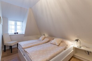 3 bedrooms, in-room safe, desk, WiFi