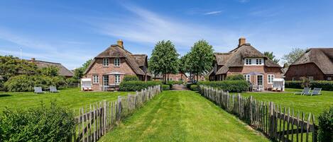 المنطقة المحيطة بالمنشأة