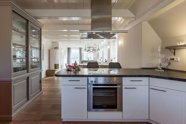 Køleskab, mikrobølgeovn, ovn, opvaskemaskine