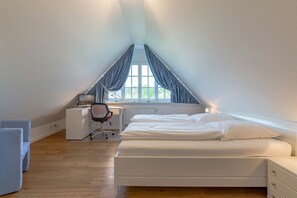 3 Schlafzimmer, Zimmersafe, Schreibtisch, WLAN