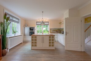 Køleskab, mikrobølgeovn, ovn, opvaskemaskine