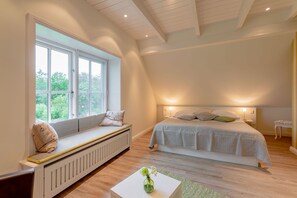 3 Schlafzimmer, Zimmersafe, Schreibtisch, WLAN